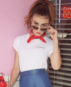 Je Ne Sais Quoi Tee